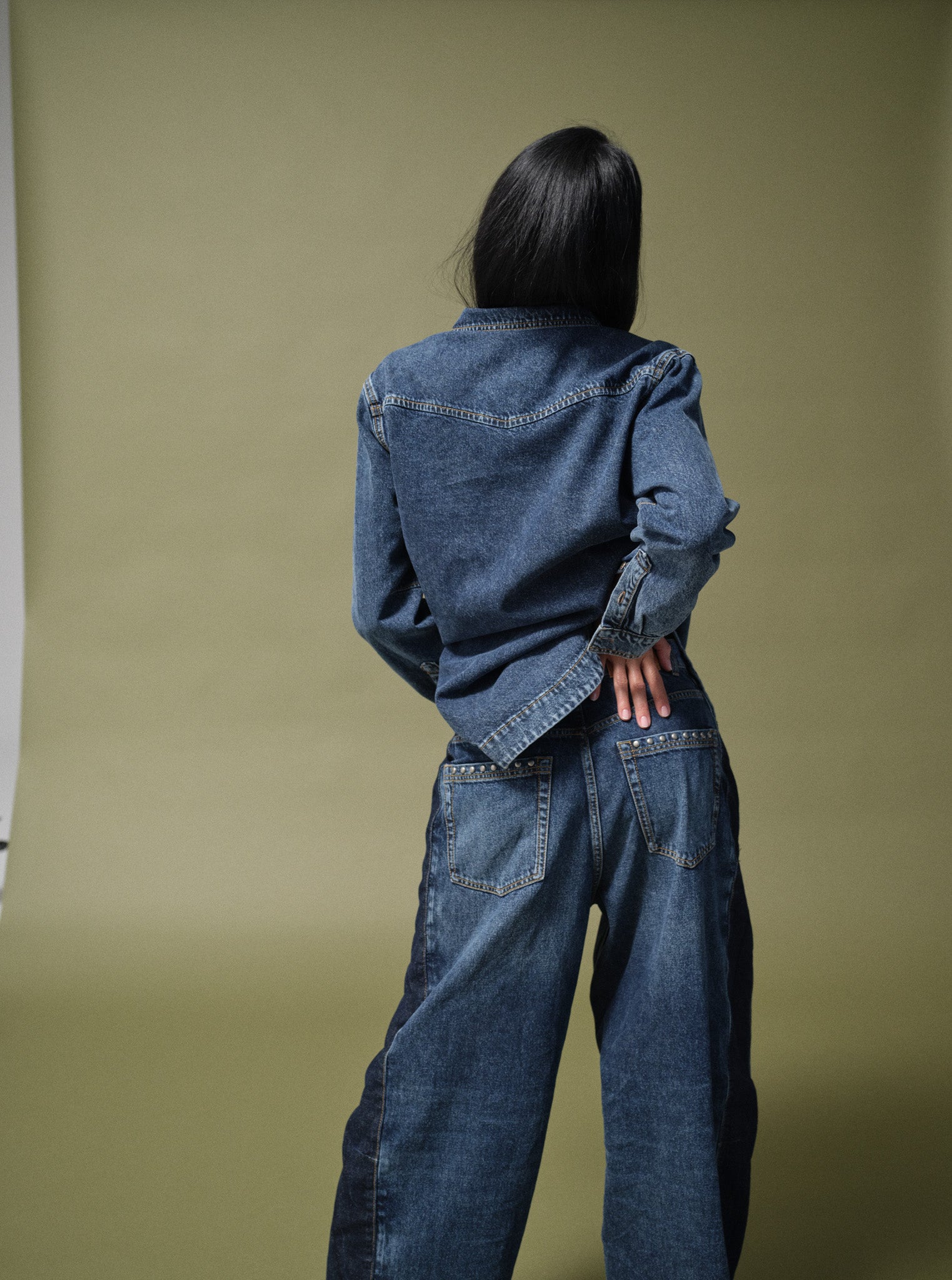 Modelshot / Blue Denim / Detail